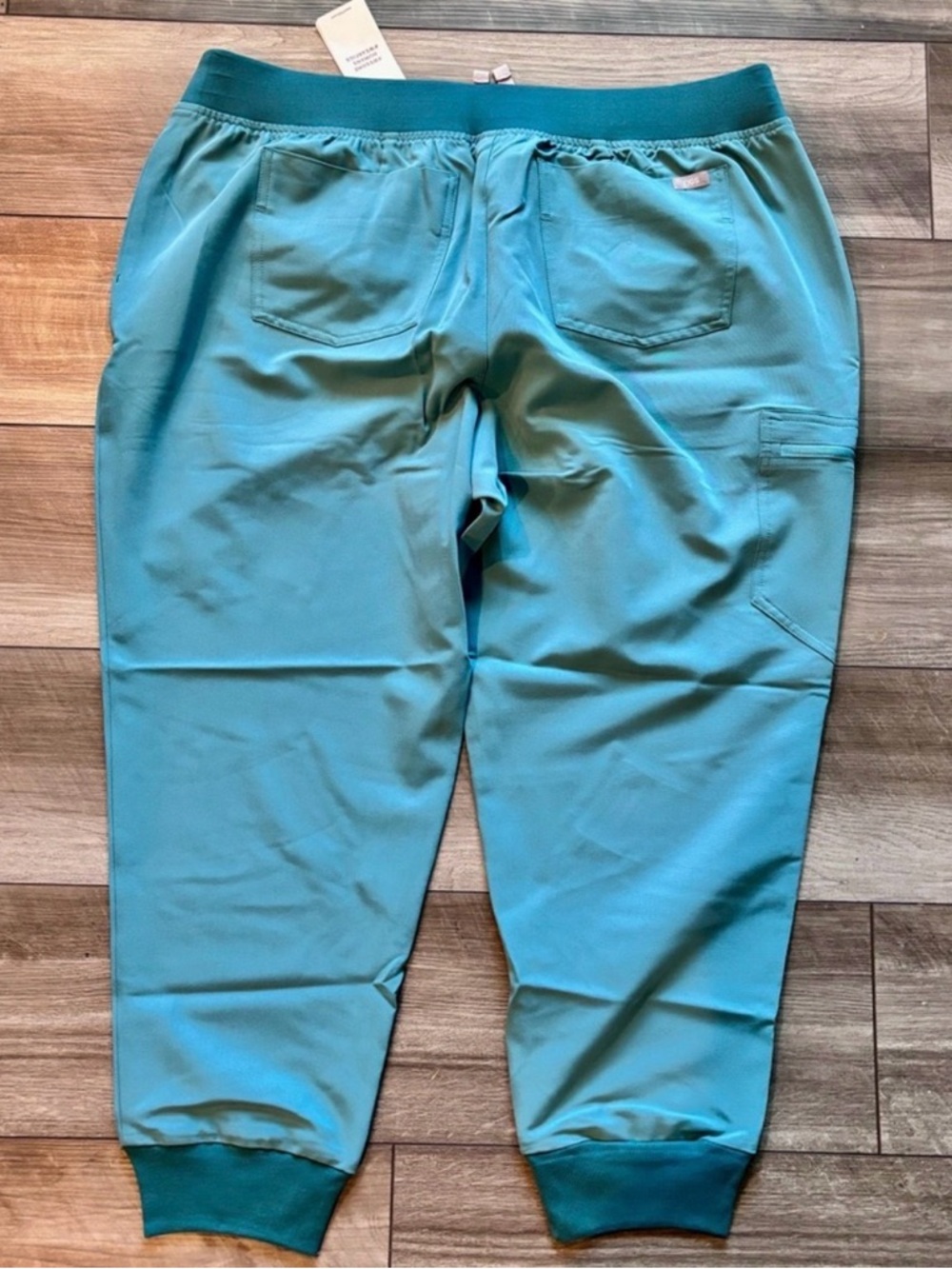 SET Figs TEAL ZAMORA Jogger Scrub Pants & CATARINA ONE POCKET TOP - Picture 4 of 4